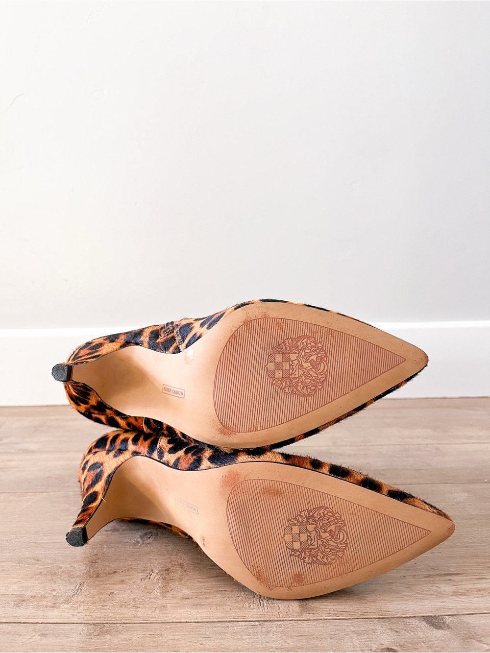 Vince Camuto Nandi2 Leopard Print Calf Hair Heeled Ankle Bootie Size 9 - Picture 7 of 13